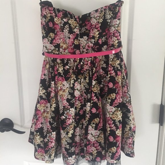 Strapless mini dress with tulle petticoat - Picture 5 of 6